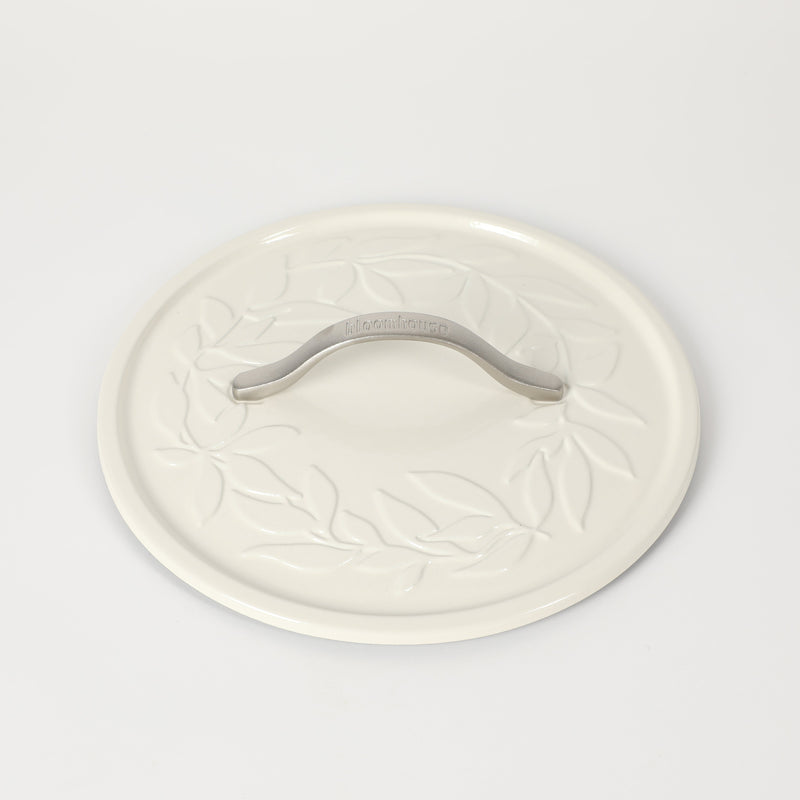 Bloomhouse 7qt Enamel Cast Iron Dutch Oven w/ Embossed Leaf Lid & Wooden Trivet -Silver Cast Stainless Steel Knob - Gift Box w/ Remailer
