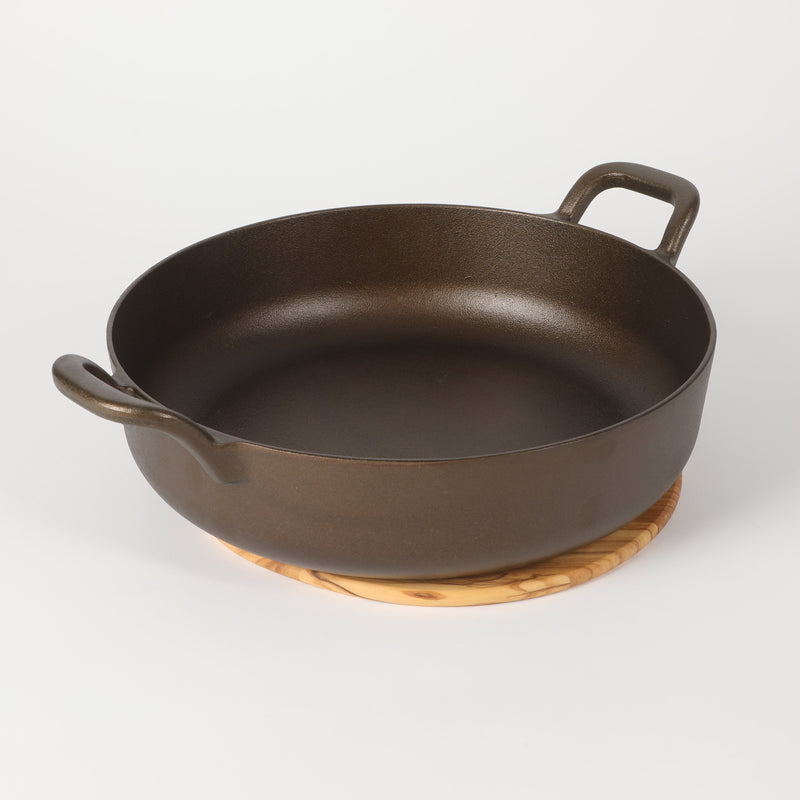 Bloomhouse 13" Preseason Plus Cast Iron Everday Pan w/ Wooden Trivet - Preseasoned Plus - GBX w/ RM