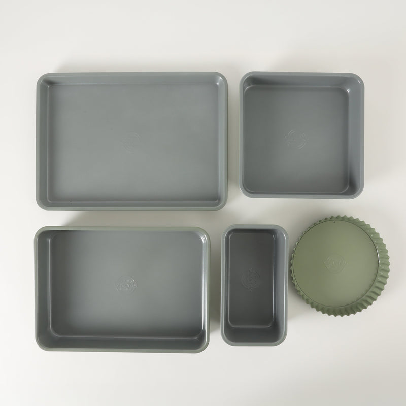 Sur la Table Kitchen Essentials Bake Sale 5pc Carbon Steel Bakeware Set - Eggshell Ext - Grey Nonstick Interior - Gift Box w/ Remailer